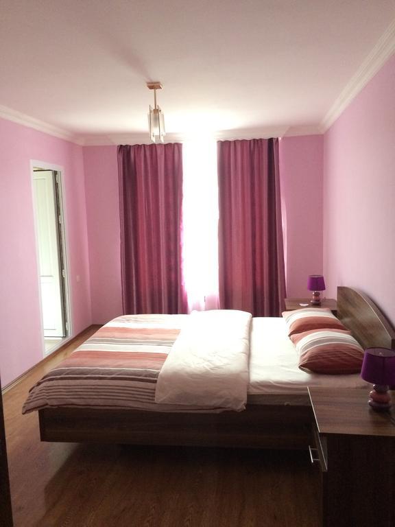 Mari Guest House Telavi Eksteriør billede