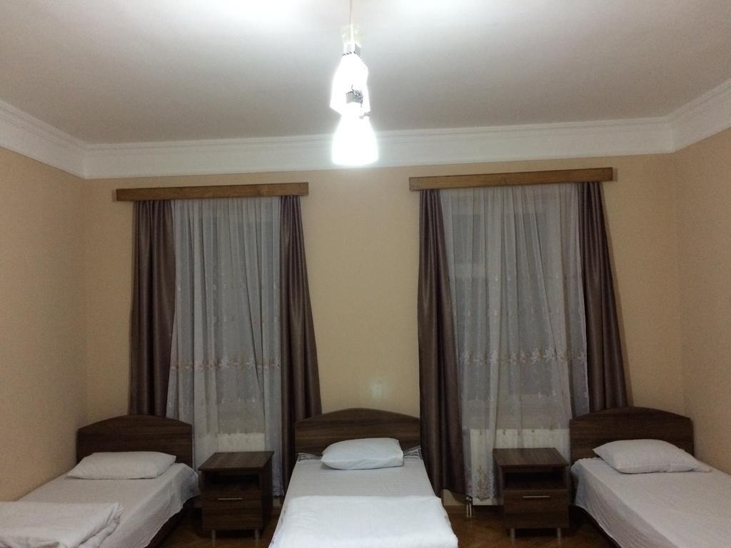 Mari Guest House Telavi Eksteriør billede